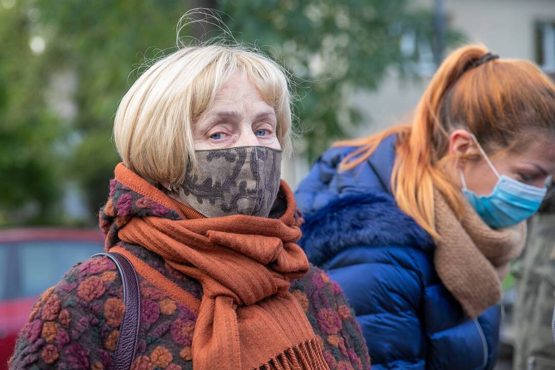 Žmonės susirinko pasirašyti peticiją dėl griaunamo Perkūno alėjos namo
