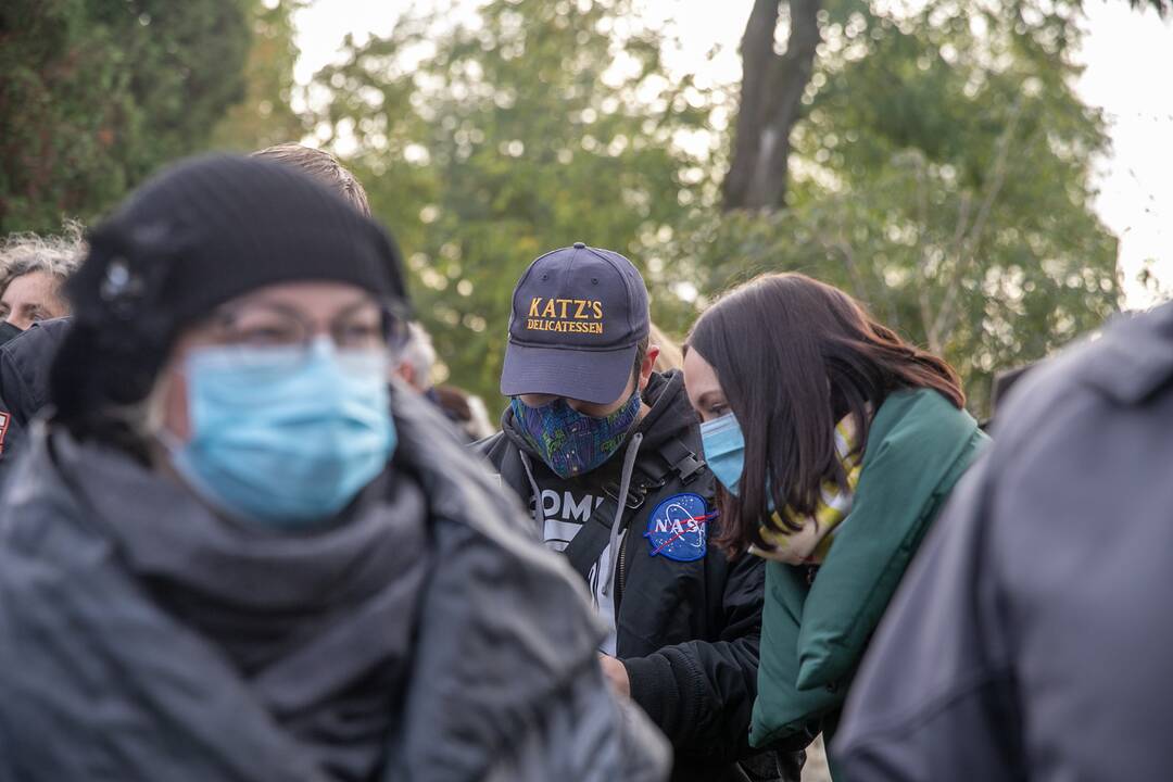 Žmonės susirinko pasirašyti peticiją dėl griaunamo Perkūno alėjos namo
