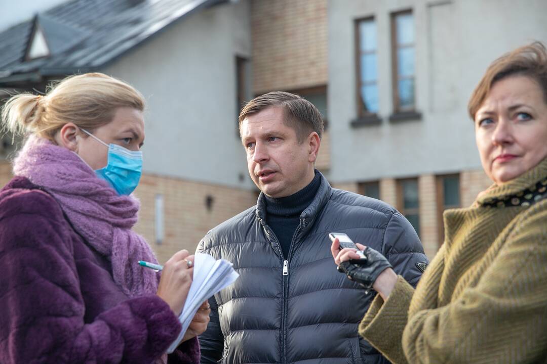 Žmonės susirinko pasirašyti peticiją dėl griaunamo Perkūno alėjos namo