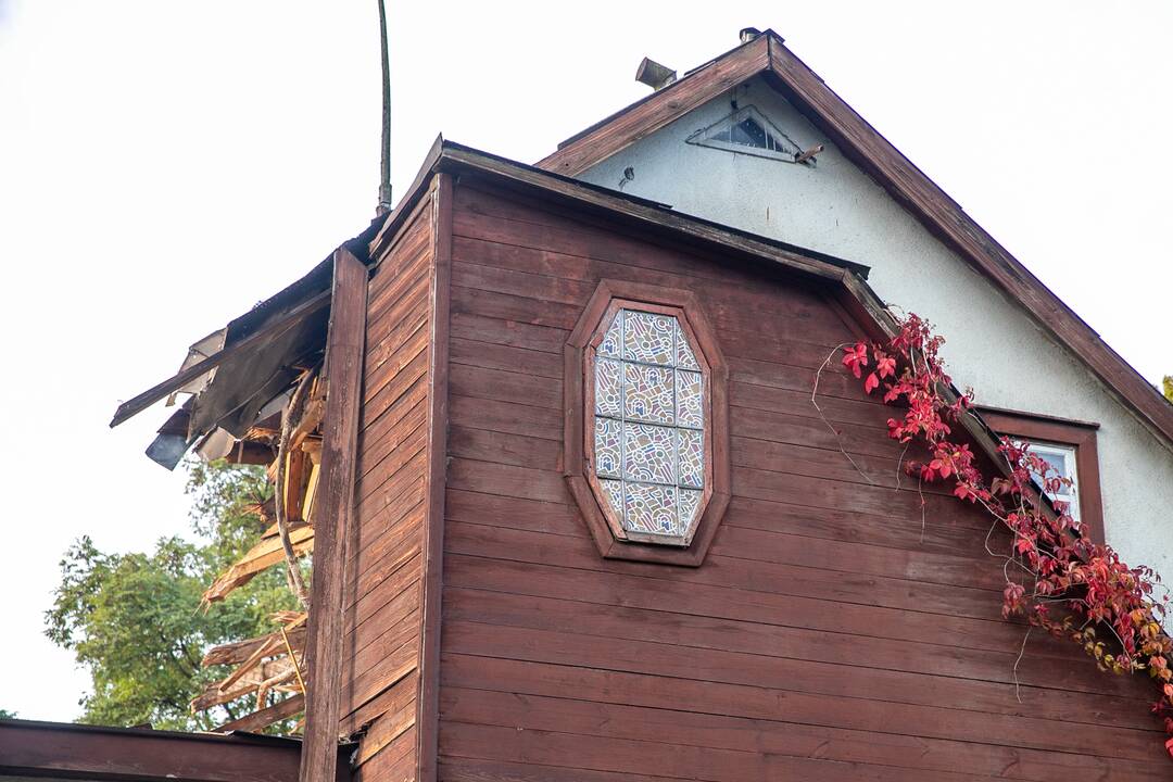 Žmonės susirinko pasirašyti peticiją dėl griaunamo Perkūno alėjos namo