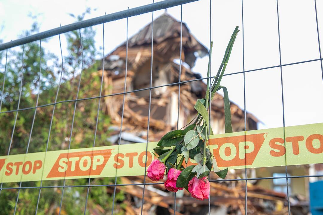 Žmonės susirinko pasirašyti peticiją dėl griaunamo Perkūno alėjos namo