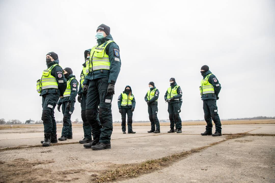Lietuvos policijos mokyklos kursantų pratybos Aleksoto aerodrome