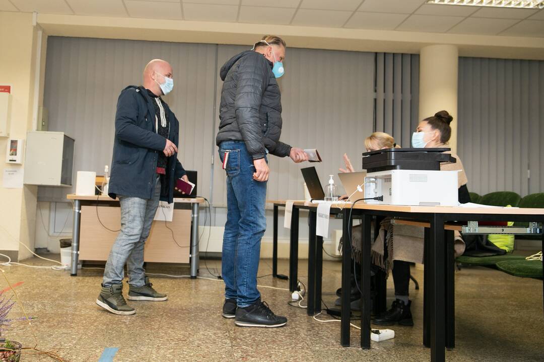 Seimo rinkimų antrojo turo paskutinės balsavimo minutės (Kaunas)