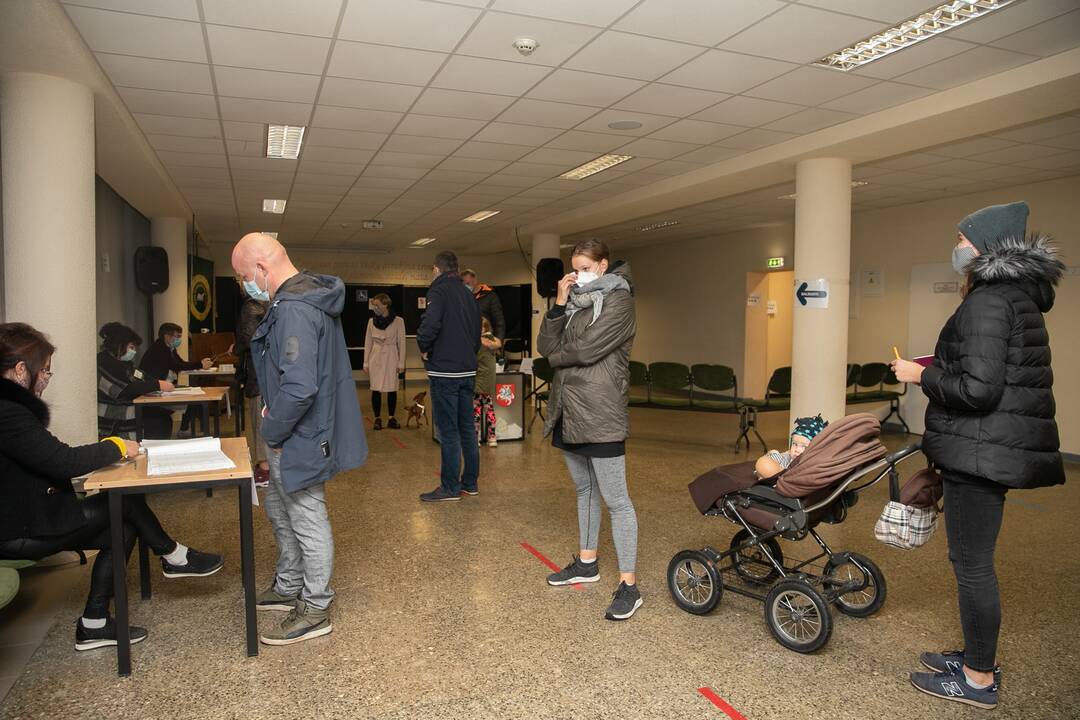 Seimo rinkimų antrojo turo paskutinės balsavimo minutės (Kaunas)