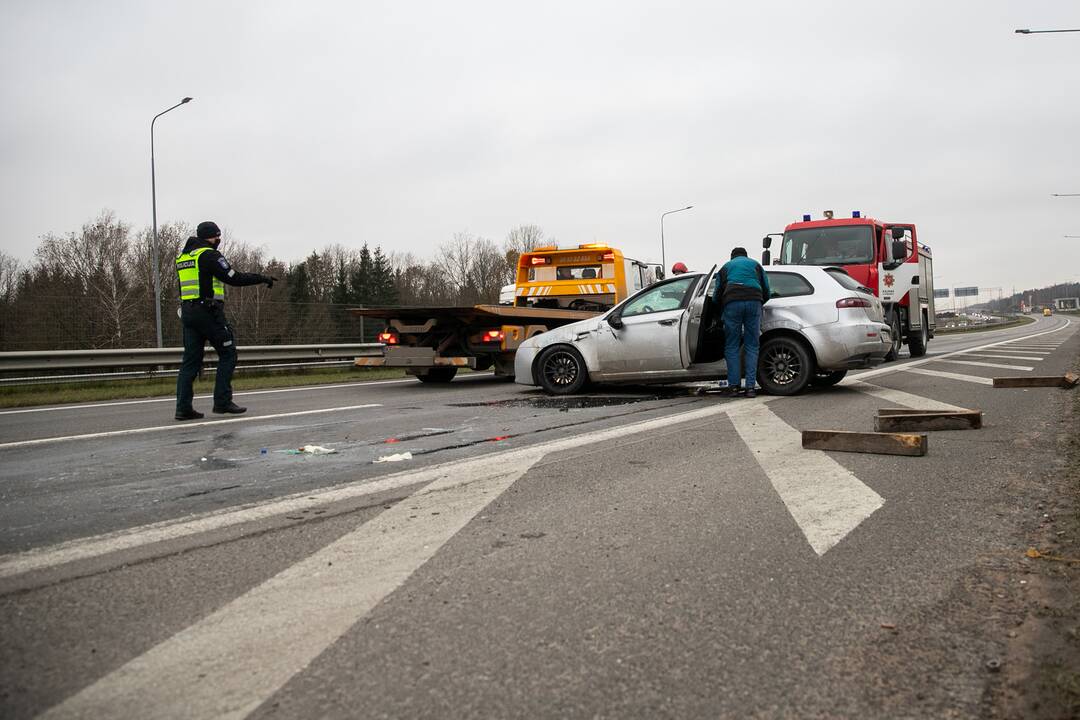 Stipri avarija magistralėje ties Kaunu
