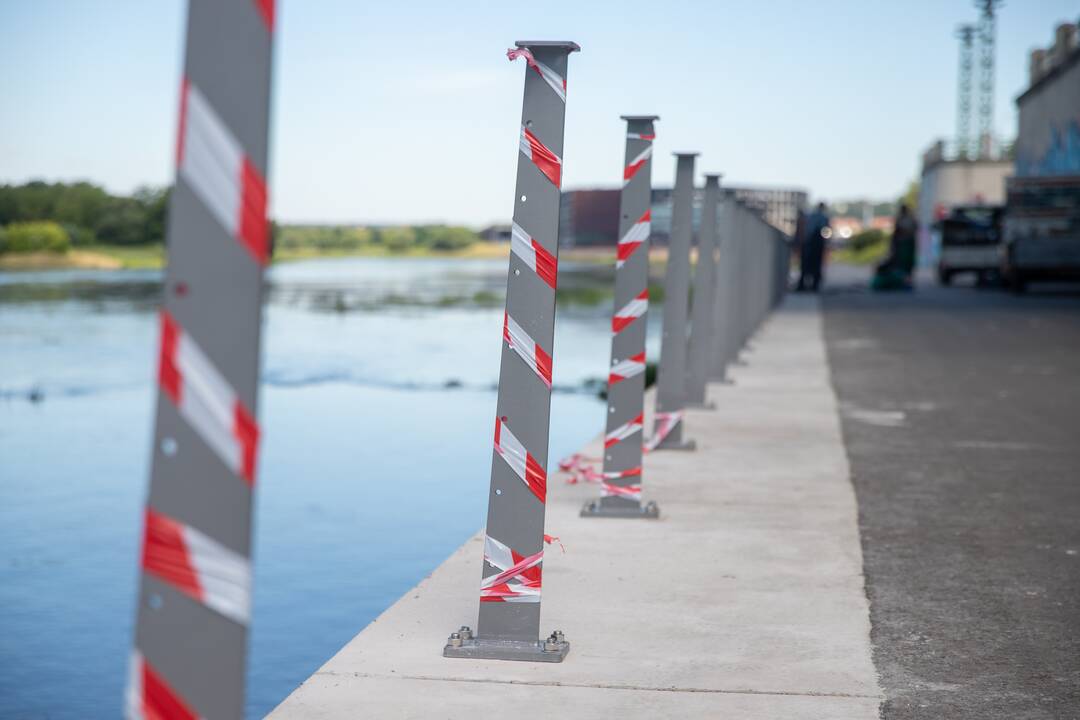 Nemuno krantinėje pradėta montuoti atitvarus