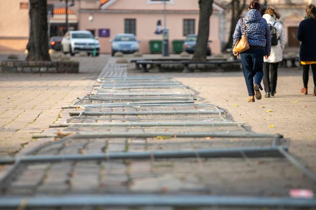Kalėdinės eglutės įrengimas Rotušės aikštėje