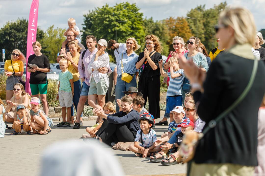 Šokio ir cirko spektaklis „Pelat“