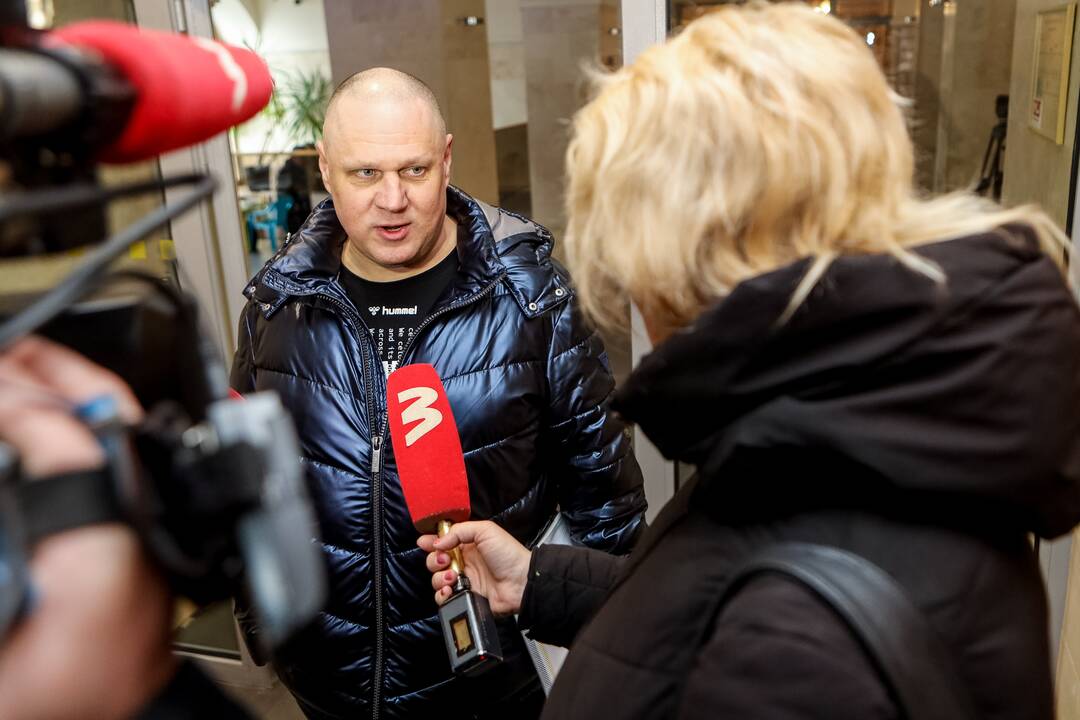 A. Ulvidas atvyko į Kauno apylinkės teismą