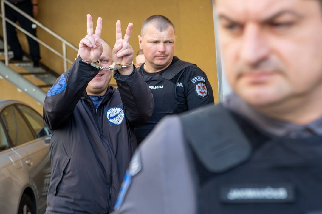 Danijoje sulaikytas A. Ulvidas atvežtas į teismą Kaune