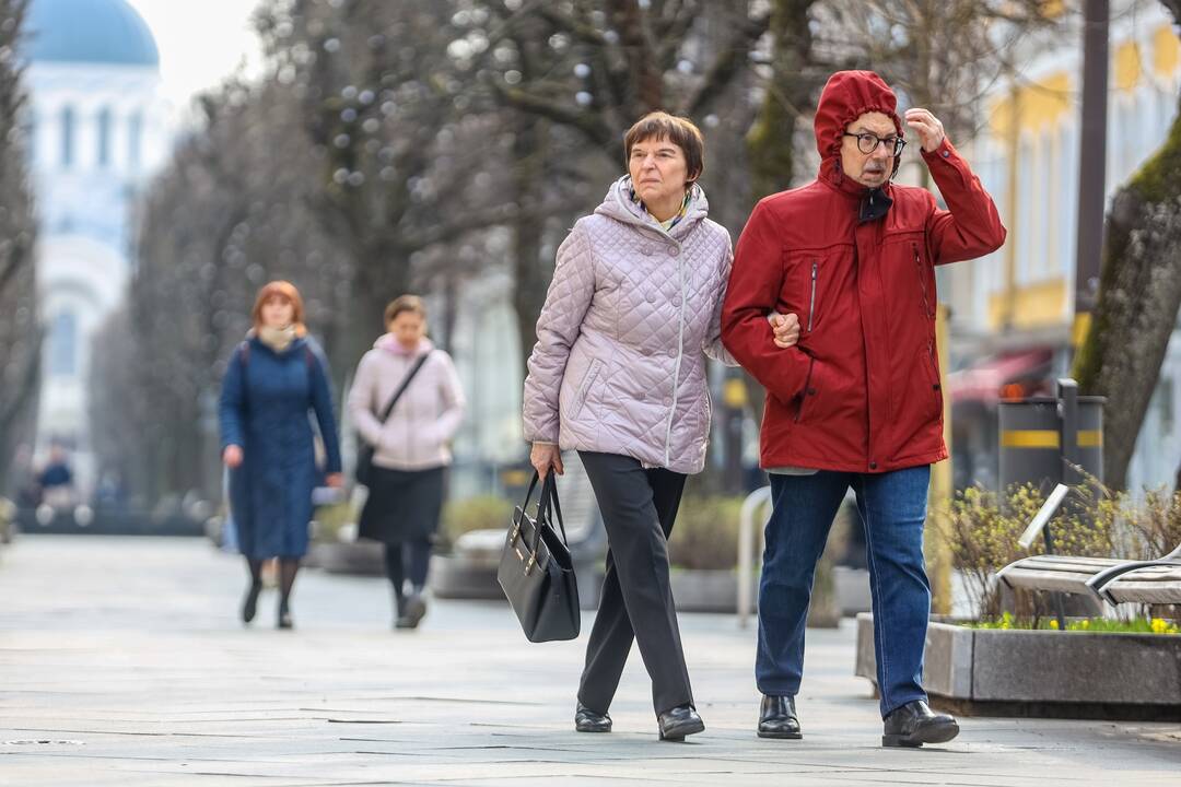 Kauniečiai džiaugiasi atėjusiu pavasariu