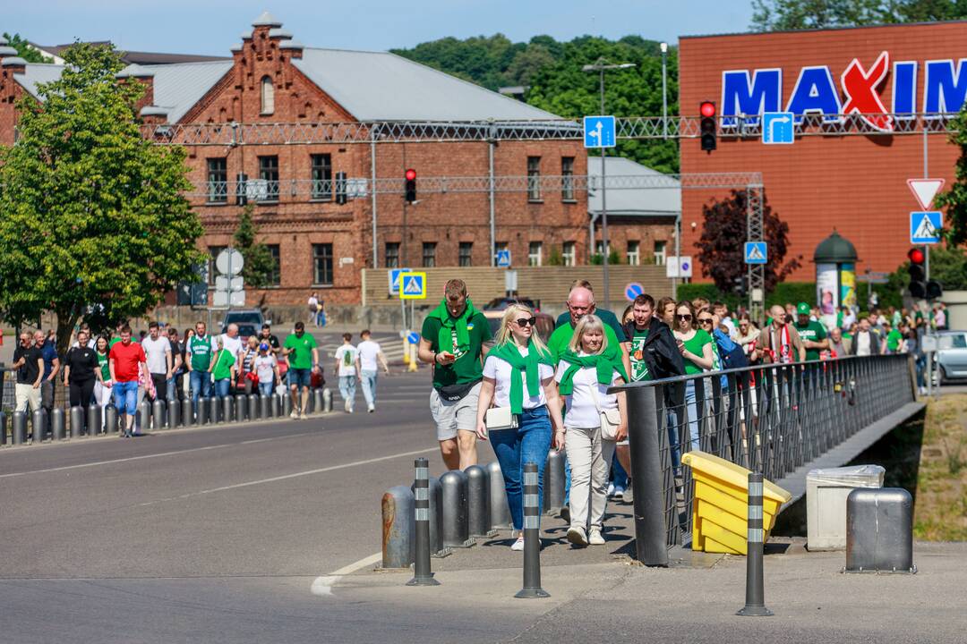 Krepšinio sirgaliai plūsta į areną