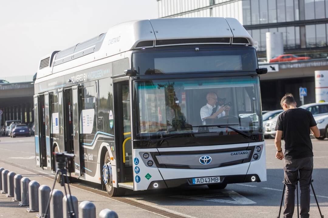 Kaune išbandytas vandeniliu varomas autobusas