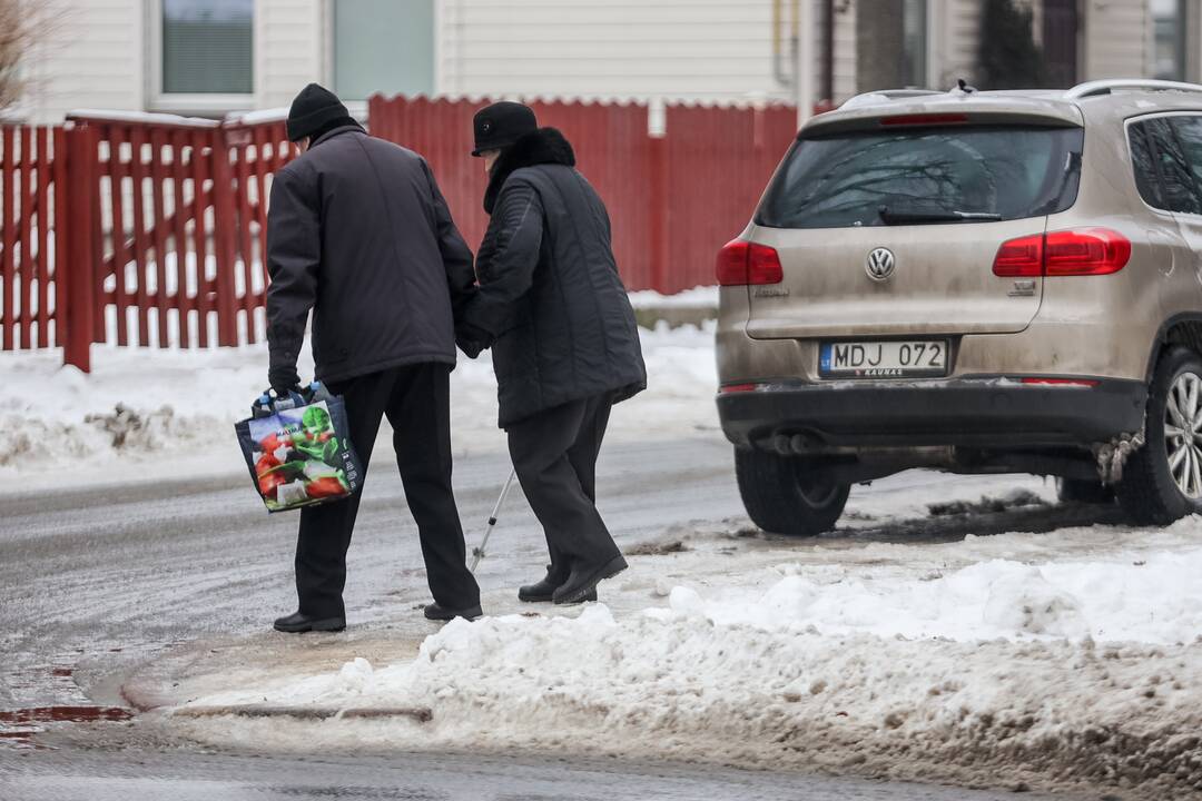Eismo sąlygas Kaune sunkina plikledis