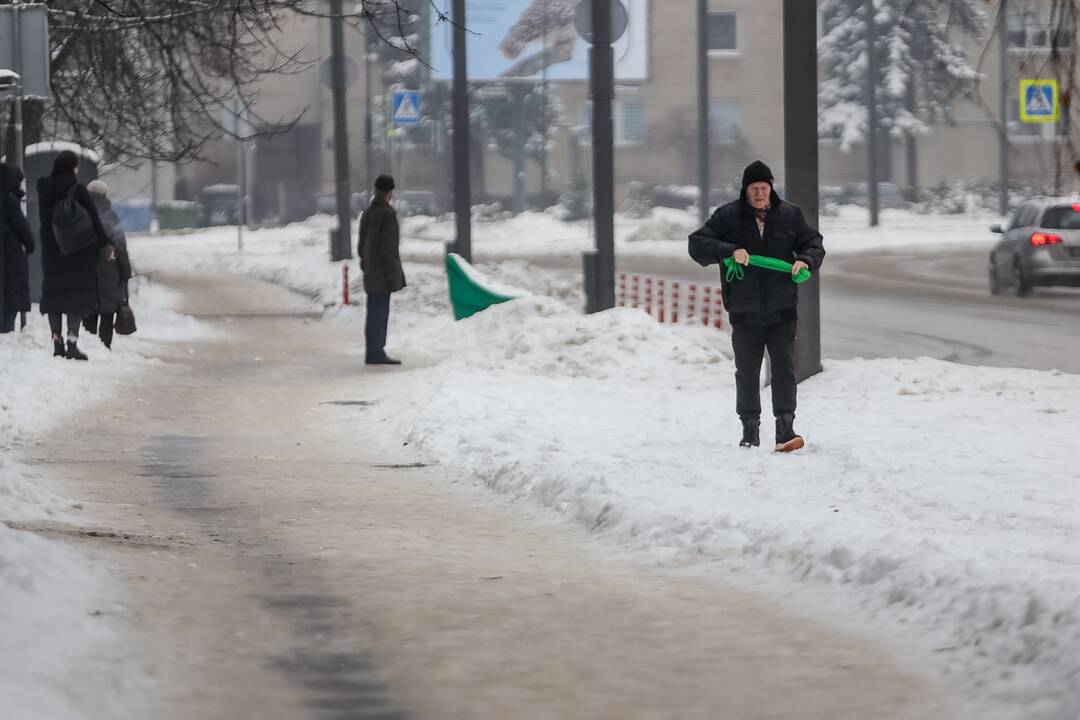 Eismo sąlygas Kaune sunkina plikledis