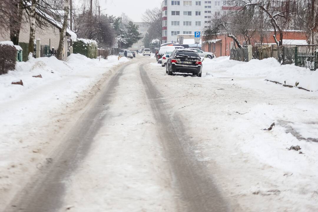 Eismo sąlygas Kaune sunkina plikledis