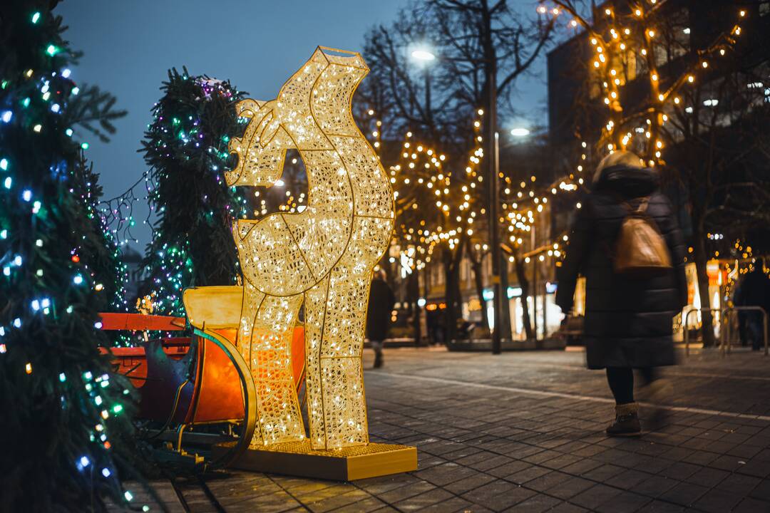 Kalėdinės dekoracijos papuošė Kauną