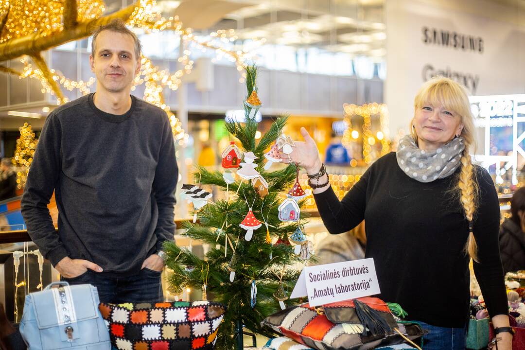 Rankdarbių mugė skirta Tarptautinei žmonių su negalia dienai paminėti