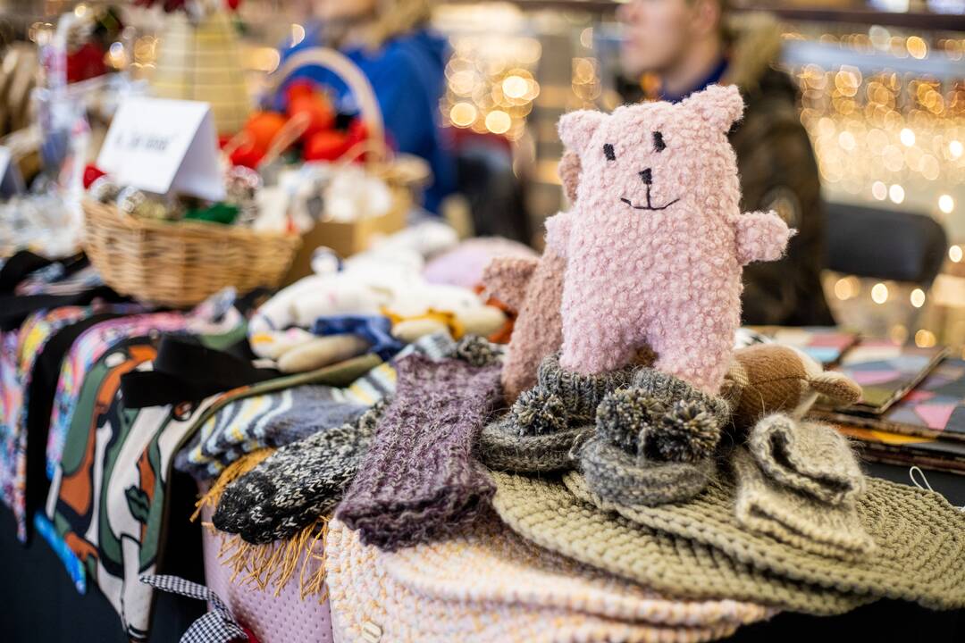 Rankdarbių mugė skirta Tarptautinei žmonių su negalia dienai paminėti