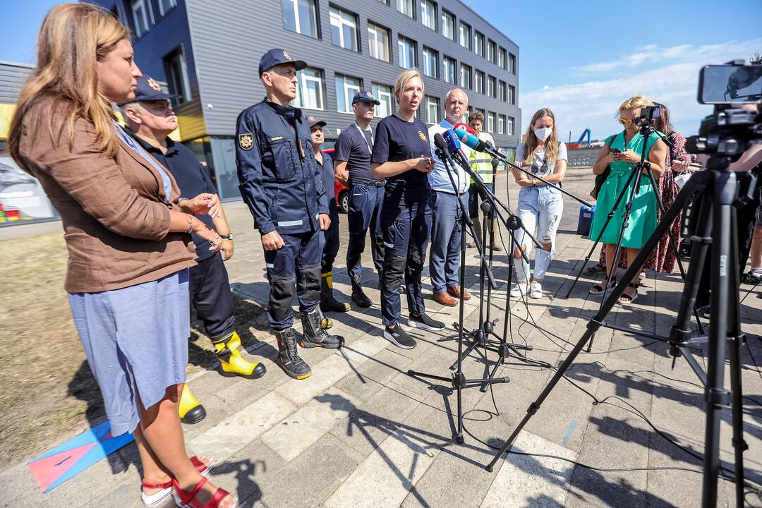 Spaudos konferencija apie gaisrą įmonėje „Žalvaris“