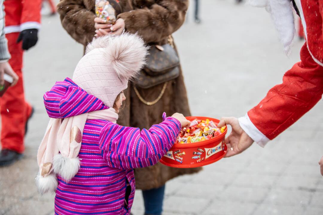 Ratuoti Kalėdų Seneliai aplankė Kauną