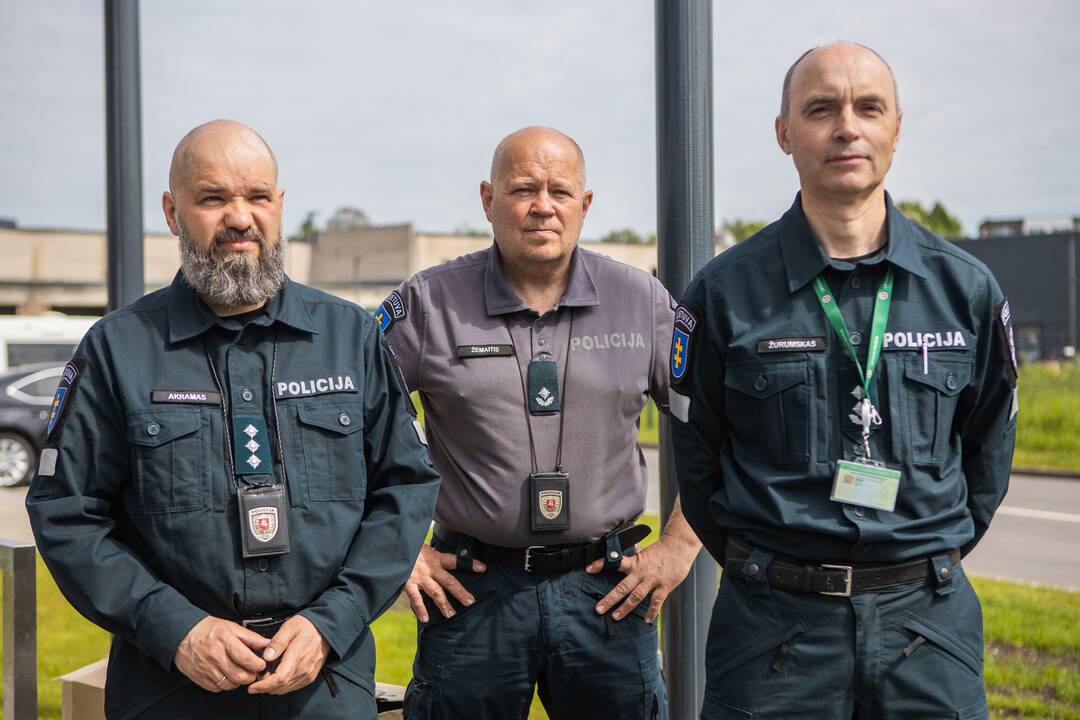 Kauno policijai perduoti naktiniai dronai ir elektriniai paspirtukai