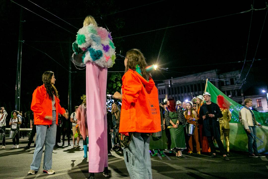 Kopimas į Parodos kalną Fluxus stiliumi