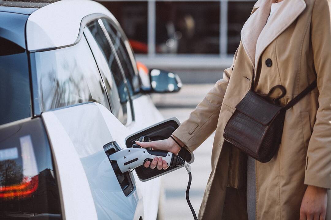 LEA: lapkritį šalyje įregistruoti 959 elektromobiliai