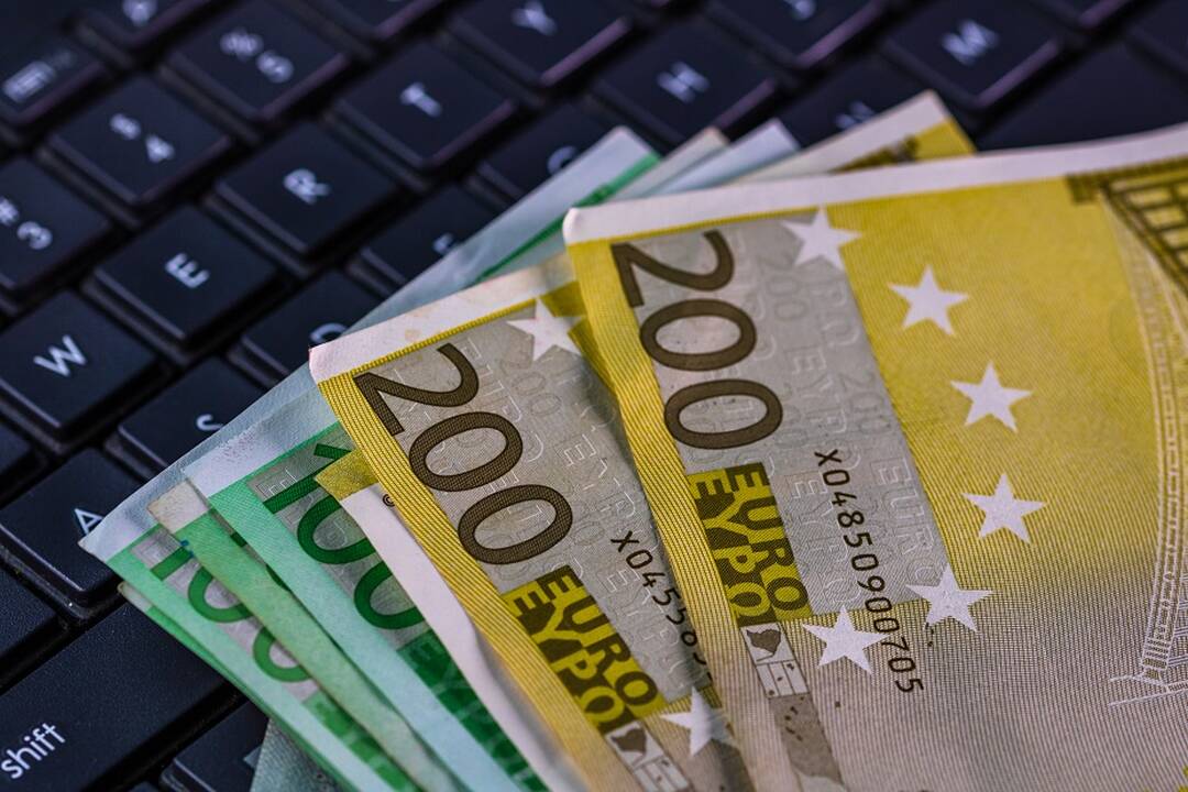 Lietuvos bankas: e. pinigų ir mokėjimo įstaigų pajamos pernai augo 