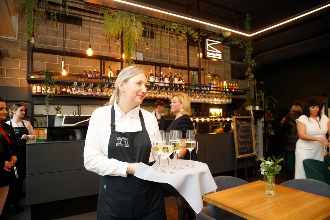 Restoranas: „Miesto sodas“ – modernus, atjaunėjęs, suteikiantis lankytojams nepamirštamų emocijų, naujų gurmaniškų atradimų.