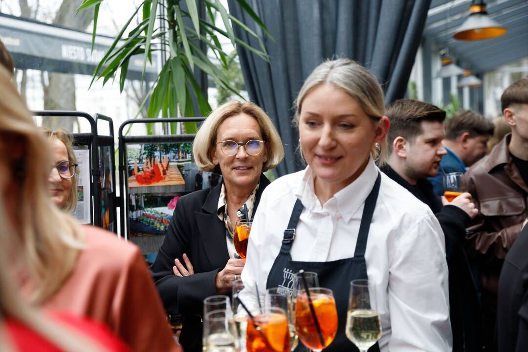 Restoranas: „Miesto sodas“ – modernus, atjaunėjęs, suteikiantis lankytojams nepamirštamų emocijų, naujų gurmaniškų atradimų.