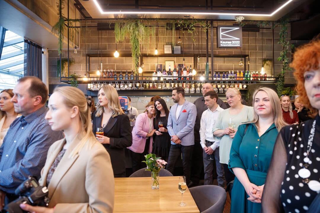 Restoranas: „Miesto sodas“ – modernus, atjaunėjęs, suteikiantis lankytojams nepamirštamų emocijų, naujų gurmaniškų atradimų.