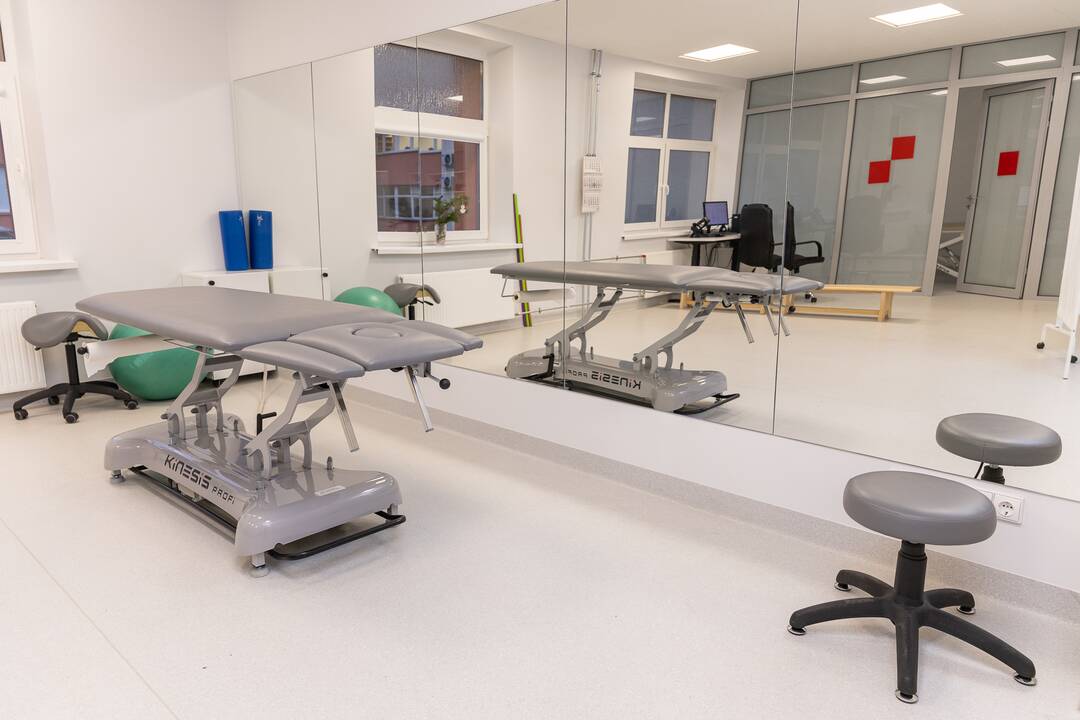 Nauja: Kalniečių padalinio Fizinės medicinos ir reabilitacijos skyriaus vedėja D. Kumpauskienė aprodė, kaip patalpos ir paslaugos pasikeitė po remonto.
