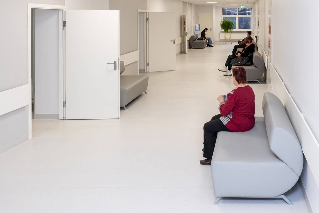 Nauja: Kalniečių padalinio Fizinės medicinos ir reabilitacijos skyriaus vedėja D. Kumpauskienė aprodė, kaip patalpos ir paslaugos pasikeitė po remonto.