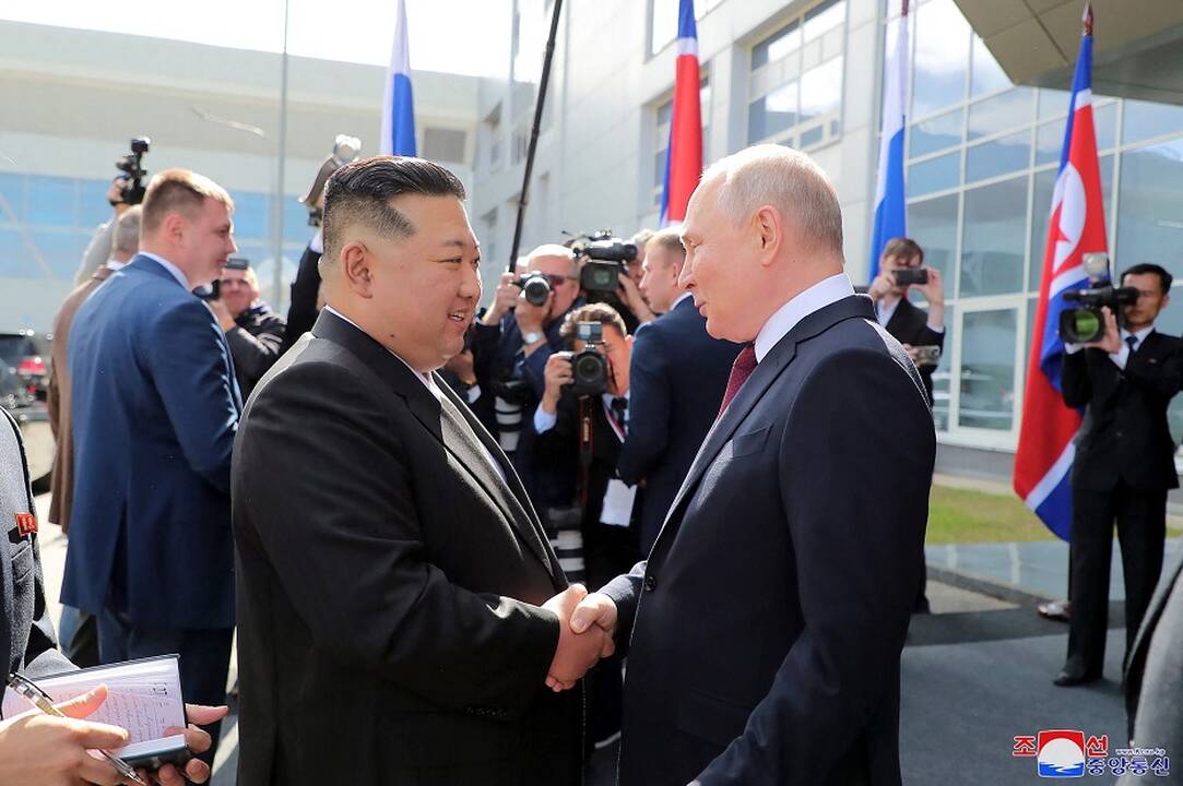 Kremlius: V. Putinas rengiasi vykti oficialaus vizito į Šiaurės Korėją 