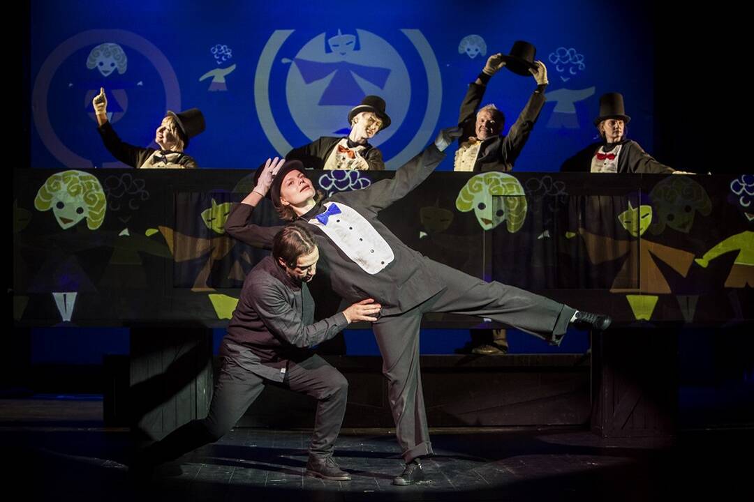 Tema: naujojo spektaklio kūrėjai kviečia žiūrovus pamąstyti apie lėlių teatro unikalumą, lėlių ir jas valdančių žmonių santykį.