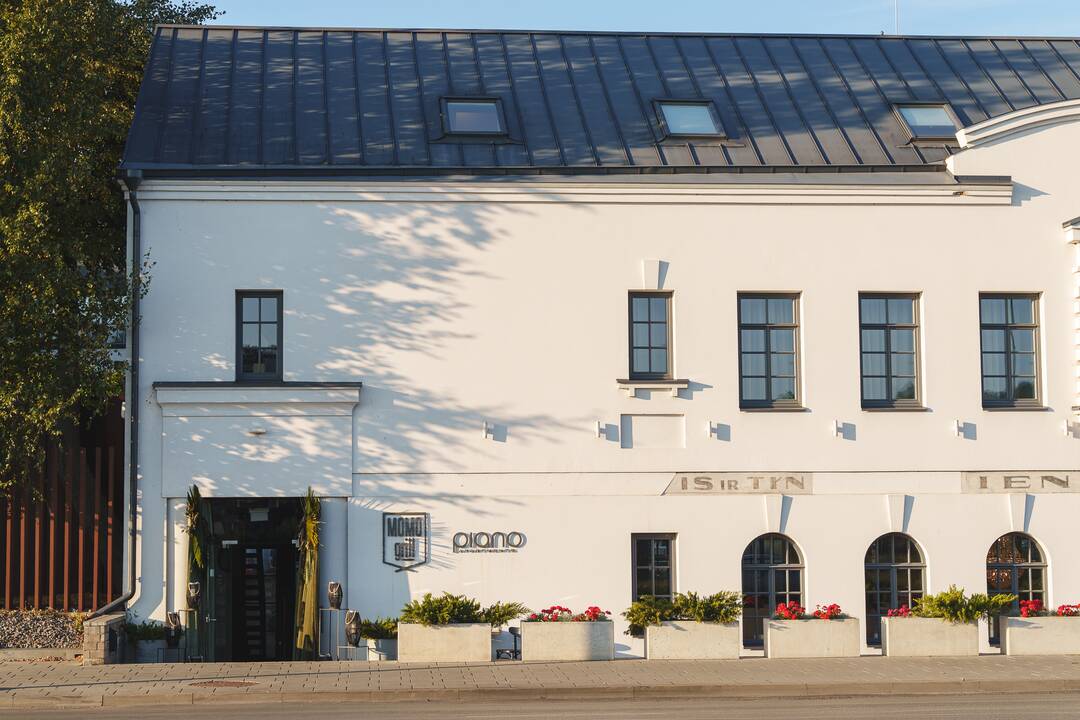 Vaišės: naujausiais garsaus šefo kūriniais mėgavosi visi „MOMO Grill Kaunas“ gimtadienio vakarienių svečiai, kurių iš viso susirinko arti poros šimtų.