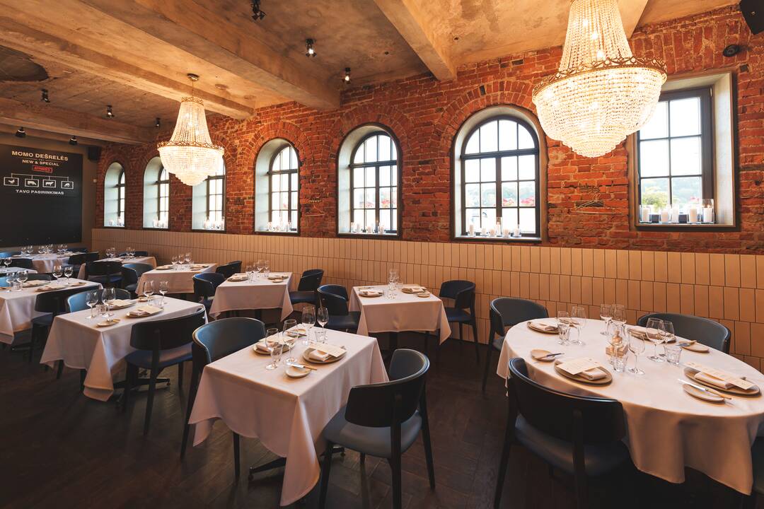 Vaišės: naujausiais garsaus šefo kūriniais mėgavosi visi „MOMO Grill Kaunas“ gimtadienio vakarienių svečiai, kurių iš viso susirinko arti poros šimtų.