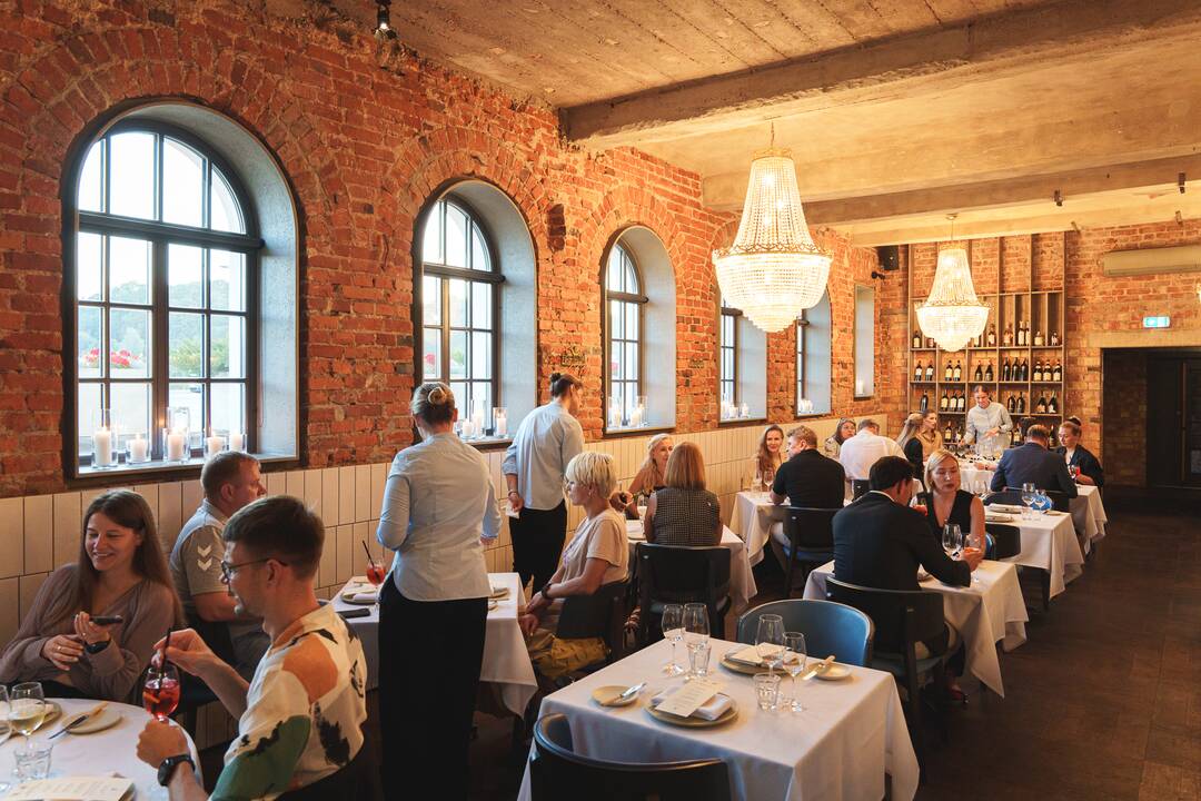 Vaišės: naujausiais garsaus šefo kūriniais mėgavosi visi „MOMO Grill Kaunas“ gimtadienio vakarienių svečiai, kurių iš viso susirinko arti poros šimtų.