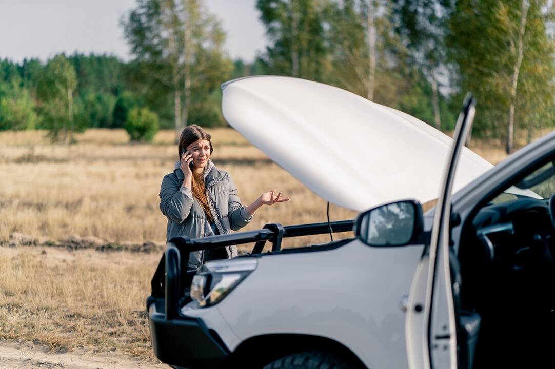 Nepasirūpinę pagalbos kelyje paslauga vairuotojai rizikuoja patirti piniginę paploninančių nuostolių.