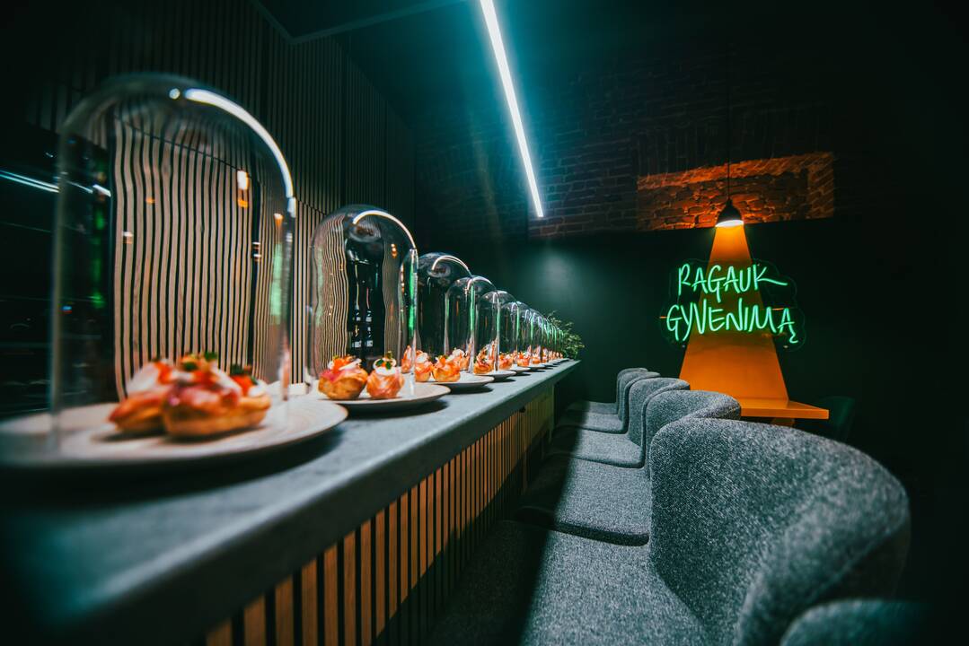 Restoranas: „Miesto sodas“ – modernus, atjaunėjęs, suteikiantis lankytojams nepamirštamų emocijų, naujų gurmaniškų atradimų.