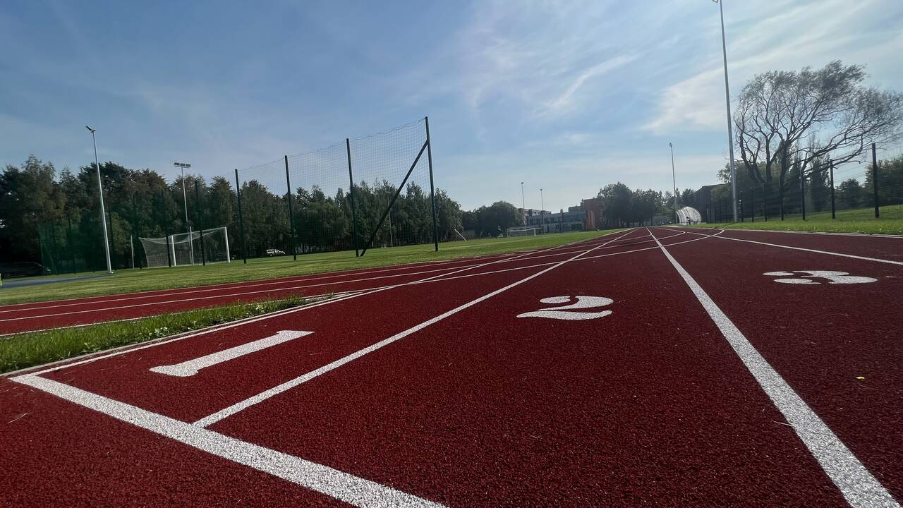 Atidarymas: į šventę susirinkę garbingi svečiai negailėjo pagyrų puikiai sutvarkytam stadionui.