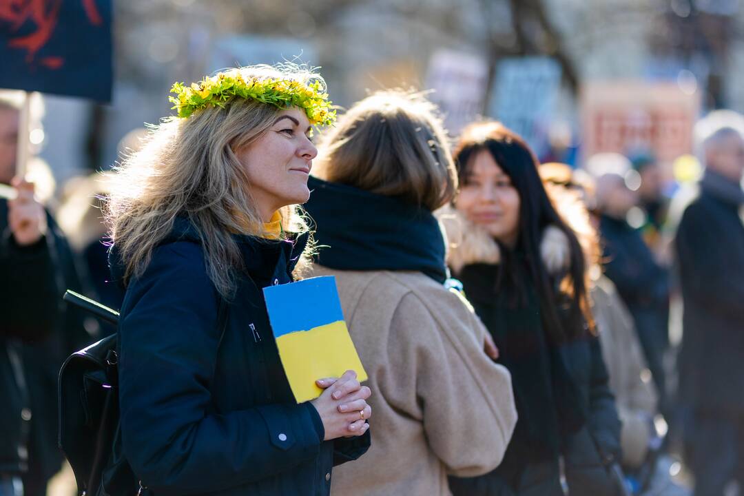 Vilniečiai susirinko „apgulti“ Rusijos ambasados