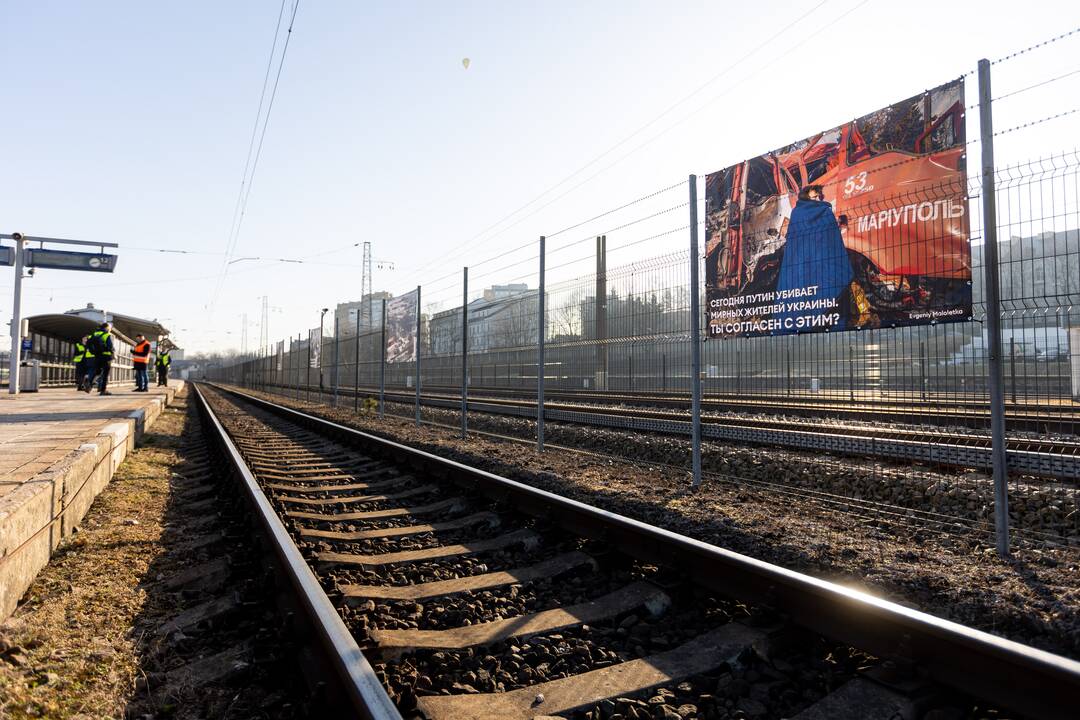 Vilniaus geležinkelio stoties perone – paroda rusų dėmesiui į karą atkreipti