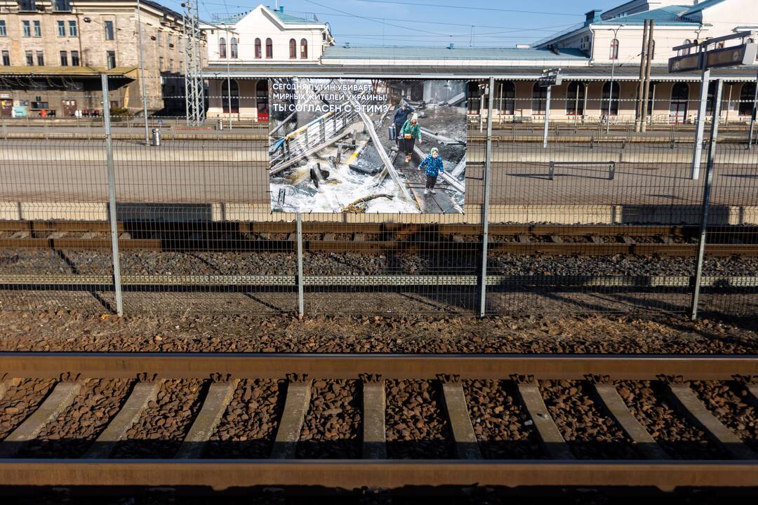 Vilniaus geležinkelio stoties perone – paroda rusų dėmesiui į karą atkreipti