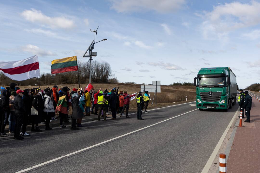 Kelio blokada link Baltarusijos sienos