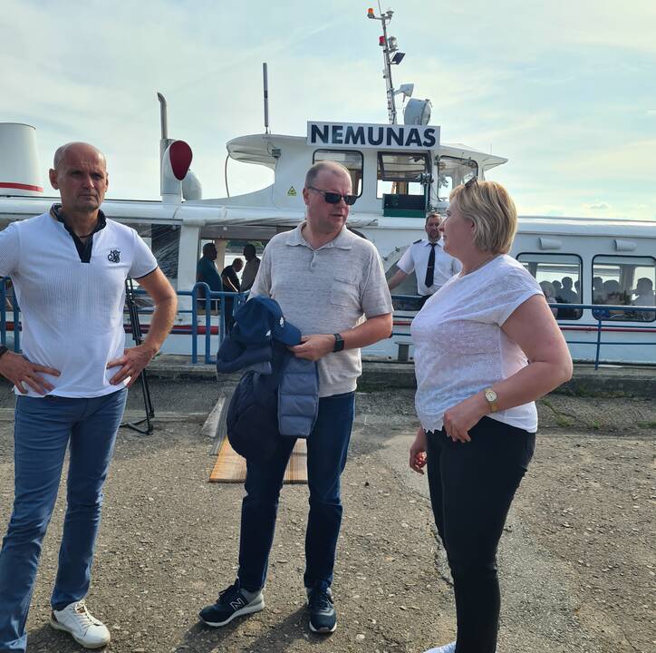 Formuojasi: S.Skvernelio (viduryje) teigimu, G.Labanausko vadovaujamame Kauno skyriuje nuotaikos geros, sutelkiančios kolektyvą.