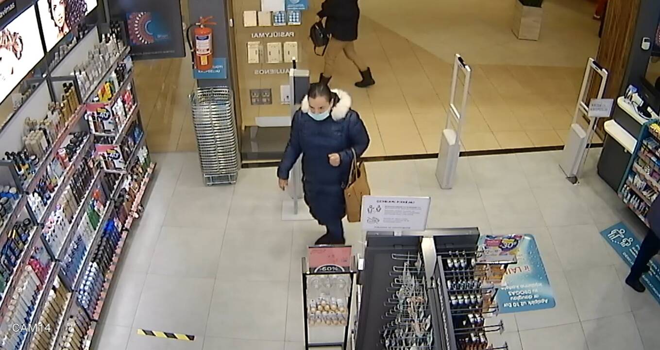 Po vagystės grožio prekių parduotuvėje – pareigūnų dėmesys: gal matėte?