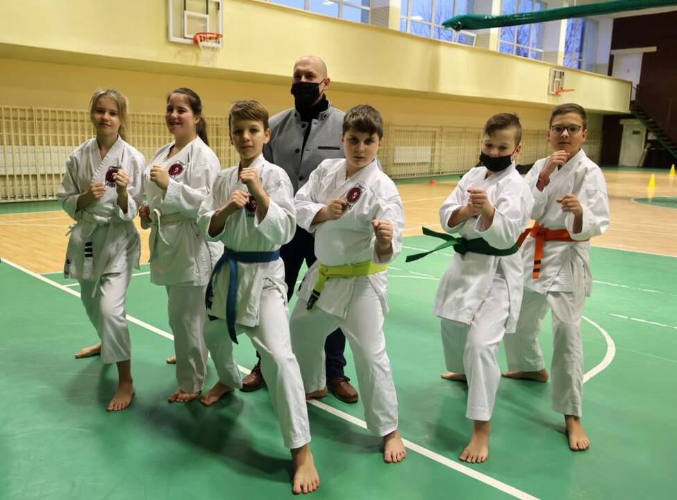 Dovanos: sustiprinto fizinio ugdymo (sportinės) klasės auklėtiniai sulaukė svečių.