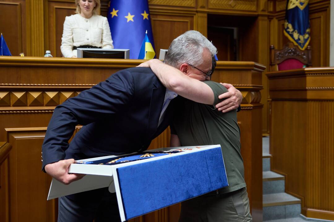 V. Zelenskiui įteiktas aukščiausias Lietuvos valstybės apdovanojimas